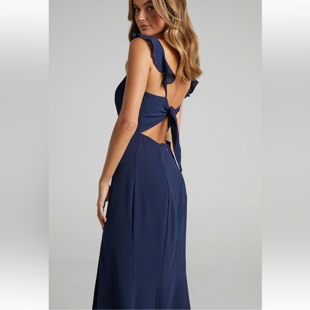 MIDI DRESS - RUFFLE STRAP THIGH SPLIT DRESS IN NAVY
SHOWPO